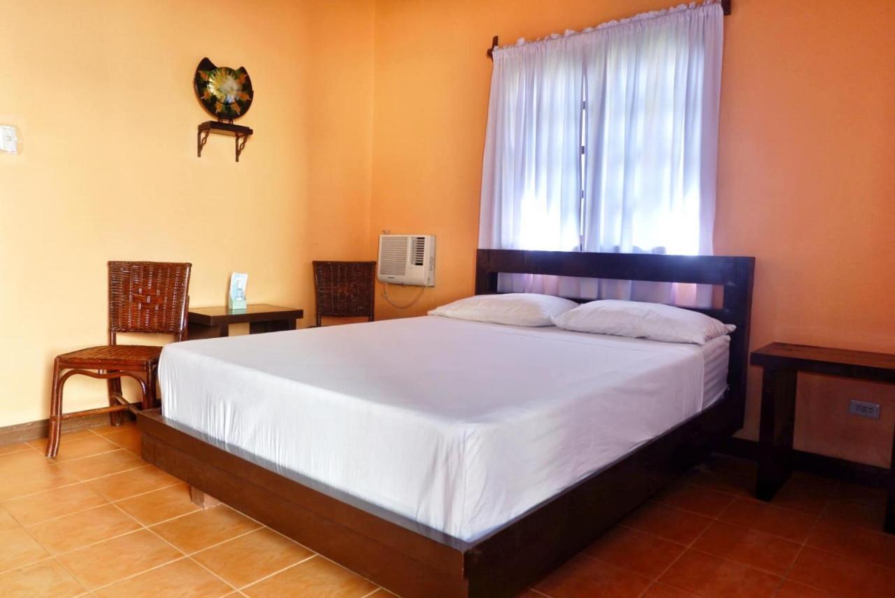 Puesta Del Sol Beach Bungalows And Restobar Mambajao Bagian luar foto